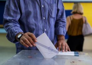 Καθαρό προβάδισμα 12 μονάδων για ΝΔ – Δεν «ξεκολλάνε» με τίποτα Τσίπρας και ΣΥΡΙΖΑ