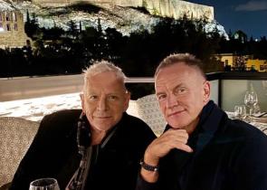 Ιστορική φωτογραφία: Eric Burdon και Sting ποζάρουν κάτω από την Ακρόπολη