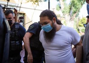Επίθεση με βιτριόλι στη Μονή Πετράκη: Νέα προθεσμία έλαβε ο ιερέας