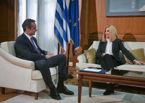 Επικοινωνία Μητσοτάκη με Γεννηματά: Περαστικά από καρδιάς - Να ξεπεράσει σύντομα τη δοκιμασία