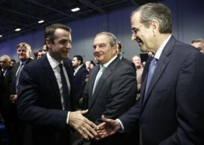 Μήνυμα ενότητας στη ΝΔ: Μητσοτάκης, Καραμανλής και Σαμαράς στην ίδια εκδήλωση