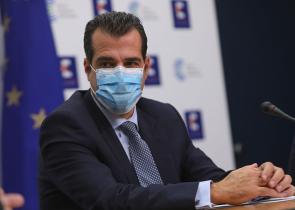 Εγκρίθηκαν τα μονοκλωνικά για τον ασθενή στη Ρόδο – Η απάντηση Πλεύρη στον Πολάκη