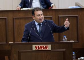 Ροζ βίντεο καίει τον «Πρωθυπουργό» του Ψευδοκράτους