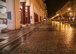 Θεσσαλονίκη: Άδειοι οι δρόμοι την πρώτη νύχτα του μίνι lockdown (Photos)