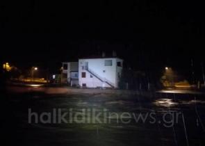 Χαλκιδική: Νύχτα αγωνίας στην Ολυμπιάδα - Εκκενώθηκαν τα σπίτια κοντά στα δύο ρέματα