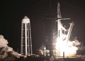 Πύραυλος της SpaceX με 4 αστροναύτες απογειώθηκε με προορισμό τον Διεθνή Διαστημικό Σταθμό (video)