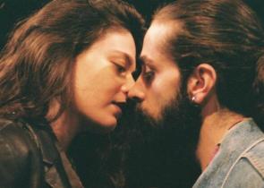 Το δημοφιλές έργο «Frankie & Johnny» από την μεγάλη οθόνη στο θέατρο Τ