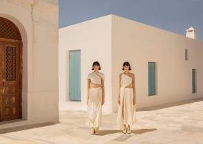 Dior: Στη Μήλο η κολεξιόν του οίκου για το 2022 (photos)