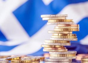 Επιπλέον μέτρα στήριξης για το 2022 μελετά η Κυβέρνηση - Τι πρόκειται να γίνει με το «μέρισμα ανάπτυξης»