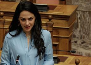 Δόμνα Μιχαηλίδου: «Ξεπαγώνει» το επίδομα Στεγαστικής Συνδρομής Ανασφάλιστων Υπερήλικων