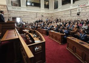 Αυτοί που ψάχνουν κι αυτοί που φεύγουν