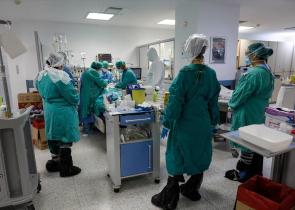 Να πληρώνουν οι ανεμβολίαστοι το κόστος της ανευθυνότητας τους