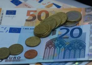 Πότε θα καταβληθεί το έκτακτο μέρισμα 250 ευρώ και ποιοι θα το πάρουν