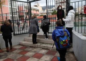 Ολοήμερα δημοτικά: Τι αλλάζει στο σχολικό ωράριο