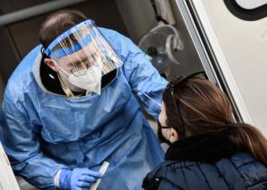 Κορωνοϊός: «Κλείδωσε» στα 47 ευρώ η τιμή του PCR test