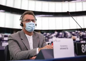 Αναδίπλωση Αρβανίτη για τις δηλώσεις για την Ουκρανία