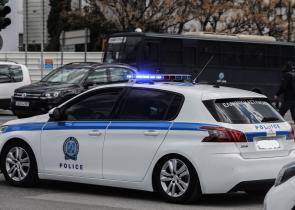 Αθήνα: Καταδίωξη στην Παραλιακή – Πέταξαν σακίδιο από το αυτοκίνητο