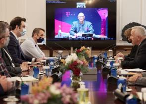 Kyriakos Mitsotakis meets with Deutsche Telekom's CEO, Tim Höttges
