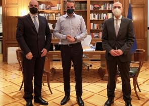 Συνάντηση Μητσοτάκη με τον νέο πρόεδρο της ΚΕΕΕ και τον πρόεδρο του ΕΒΕΑ