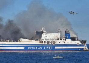 Κέρκυρα: Πληροφορίες για ακόμη 4 ή 5 επιζώντες στο φλεγόμενο πλοίο
