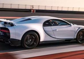 Στην έρημο του Ντουμπάϊ με τη Bugatti Chiron Super Sport (vid)