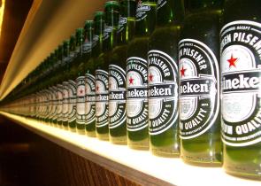 Αποχωρεί από τη Ρωσία η Heineken – Πούλησε επτά ζυθοποιίες για... 1 ευρώ
