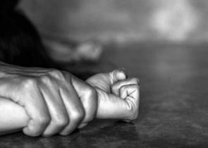 Λακωνία: Αλλοδαπός βίασε νεαρή κοπέλα στο μπάνιο του σπιτιού της