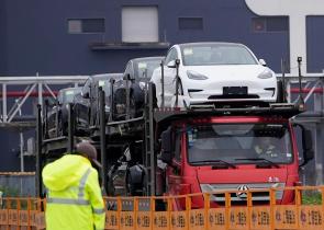 H Tesla θα απολύσει πάνω από το 10% του προσωπικού της