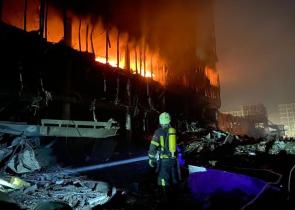 Ουκρανία: Οι Ρώσοι περικυκλώνουν το Κίεβο - Βομβάρδισαν εμπορικό κέντρο (Videos&Photos)
