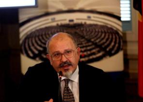 «Στο Κόκκινο»: Αναταράξεις στο ραδιοφωνικό σταθμό του ΣΥΡΙΖΑ - Παραιτήθηκε ο Ξυδάκης