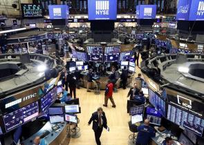 Bloomberg: Η πολιτική επέλαση Τραμπ αρχίζει να πλήττει τις αγορές