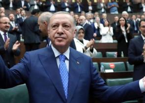 DW: Γιατί επιλέγει την κλιμάκωση ο Ερντογάν