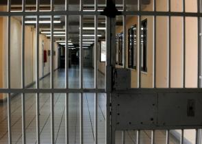 Κρατούμενη πέθανε ξαφνικά στο τμήμα της Αγίας Βαρβάρας μέσα στο κελί- Συνεχίζονται οι έρευνες