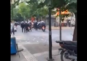 Επίθεση σε αστυνομικούς της ομάδας ΔΡΑΣΗ στα Εξάρχεια