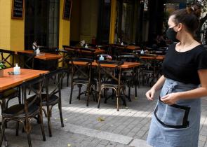 Επισιτισμός: Τι μισθοί προβλέπονται στην κλαδική σύμβαση εργασίας