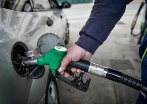 Επιδότηση καυσίμων - fuel pass: Τελευταία ευκαιρία σήμερα για τις αιτήσεις