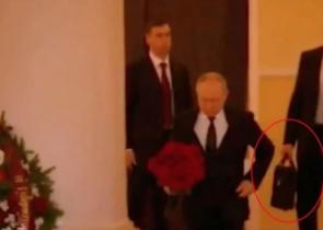 Ρωσία: Πυροβολημένος βρέθηκε o συνταγματάρχης που κουβαλούσε την βαλίτσα του Πούτιν με τους πυρηνικούς κωδικούς (Video)