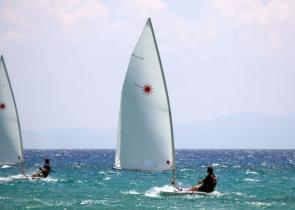 Καιρός: Ζέστη το Σαββατοκύριακο, αλλά με ισχυρούς βοριάδες στο Αιγαίο