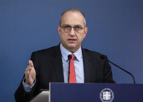 Οικονόμου σε Τσίπρα για τις παρακολουθήσεις: «Απειλεί όσους σέβονται τις θεσμικές διαδικασίες»