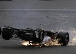 F-1: Τρομακτικό ατύχημα στο Σίλβερστον - Αναποδογύρισε το μονοθέσιο του Ζου! (Βίντεο)