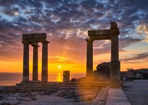 H εξωστρέφεια θα έπρεπε να αρχίσει από τον πολιτισμό