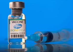 Κορωνοϊός: Pfizer και BioNTech ξεκινούν κλινικές δοκιμές εμβολίων κατά των νέων υποπαραλλαγών