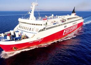 Επέστρεψε στη Ραφήνα το «Fast Ferries Andros» που παρουσίασε μηχανική βλάβη με 446 επιβάτες