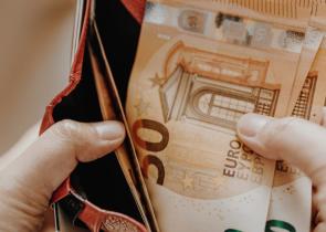 Εκλογικό επίδομα: Ποιοι θα λάβουν έως και 780 ευρώ