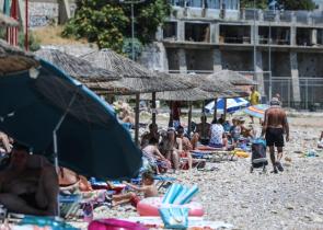Χαλκιδική: Συλλήψεις για κλοπές σε ΙΧ – Τα «ρήμαζαν» όσο ήταν σταθμευμένα σε παραλίες