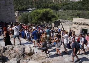 Τουρισμός: Εκατομμύρια επισκέπτες στην Ελλάδα – Αριθμός ρεκόρ (Video)