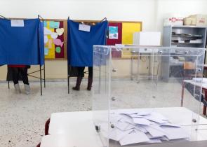 Δημοσκόπηση: Ποια σενάρια «βγάζουν» Κυβέρνηση (κάρτες)