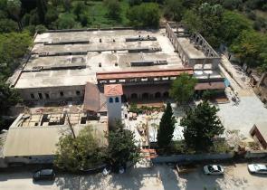 «Μαύρο Ρόδο»: Εντυπωσιακά πλάνα από το μοναστήρι που δημιουργήθηκε αποκλειστικά για τη σειρά