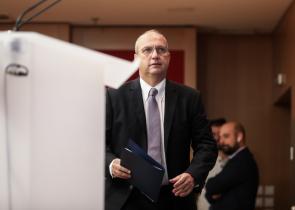 Οικονόμου για Τσίπρα: «Επανήλθε στην εποχή της δημιουργικής ασάφειας και μιλά με χρησμούς»