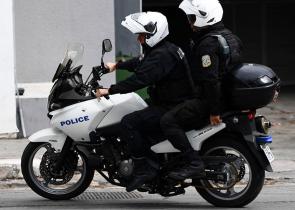 Μενίδι: Αυτοκίνητο εμβόλισε μοτοσικλέτα με αστυνομικούς της ομάδας ΔΙΑΣ